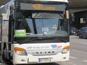 Airliner VIB - Flughafen Wien, Österreich, Airliner Bus an der Haltestelle A am VIB Wien