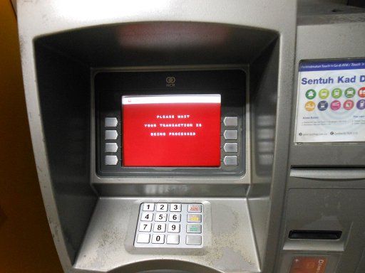 CIMB Bank, Malaysia, Kuala Lumpur, Geldautomat mit VISA Zeichen