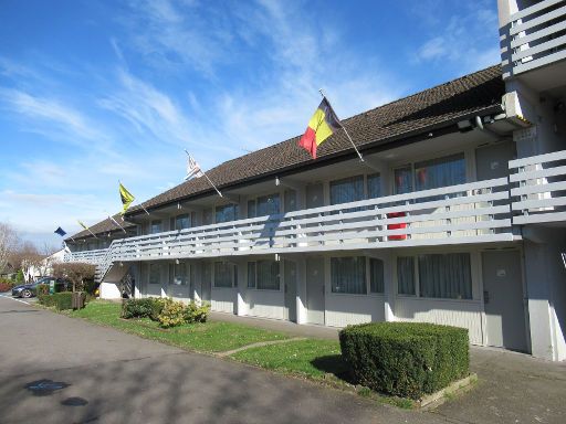 Campanile Liège Luik, Belgien, Gebäude mit offenen Flur und Zimmer im US Motel Stil