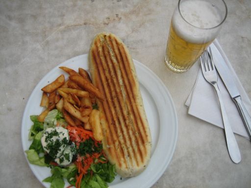 Brüssel, Belgien, Essen in der Nähe vom Atomium für 7,80 €