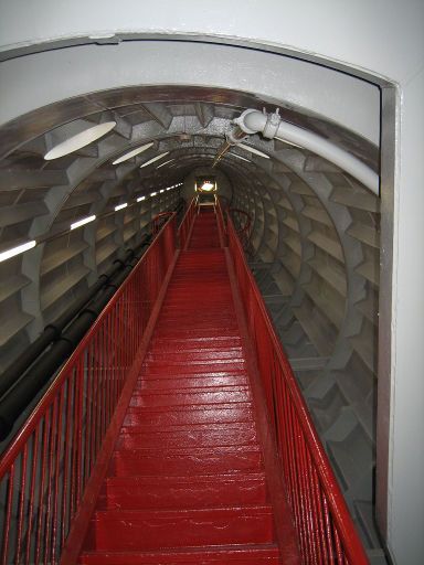 Brüssel, Belgien, Atomium, Treppe in der Verbindungsröhre