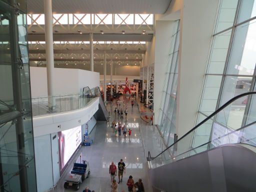 Brüssel, Belgien, Flughafen BRU Airport, Rolltreppen zum Shoppingbereich