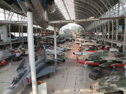Brüssel, Belgien, Royal Museum of Army and Military History, Ausstellungshalle Flugzeuge