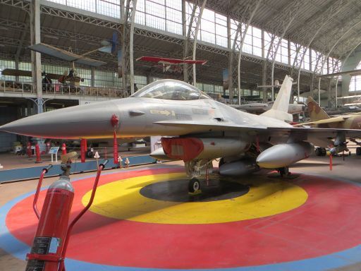 Brüssel, Belgien, Royal Museum of Army and Military History, General Dynamics F-16 Fighting Falcon