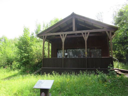 Hitler&rsquo;s Bunker 1940, Br&ucirc;ly-de-Pesche, Belgien, Nachbau Kasino mit Ausstellung