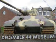 December 44 Museum, La Gleize, Belgien, Panzerkampfwagen VI Ausf. B Tiger II (Sd.Kfz. 182) Ansicht von vorne