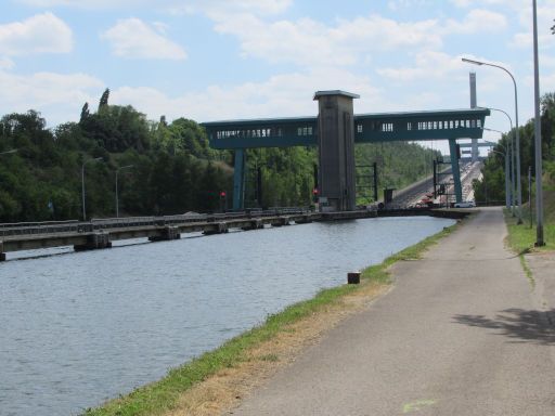 Schiffshebewerk Ronquières, Ronquières, Belgien, Einfahrt in den Trog