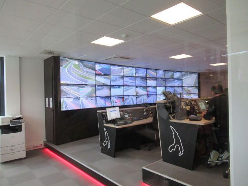 Circuit de Spa Francorchamps, Stavelot, Belgien, Rennleitung mit Videoüberwachung der Strecke