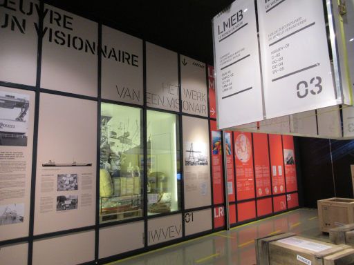 Schiffshebewerk Strépy-Thieu, Besichtigung Ausstellung, Belgien, Ausstellung moderne Fracht weltweit