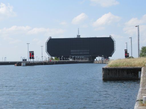 Schiffshebewerk, Canal du Centre, Strépy-Thieu, Belgien, Einfahrt zum Schiffshebewerk