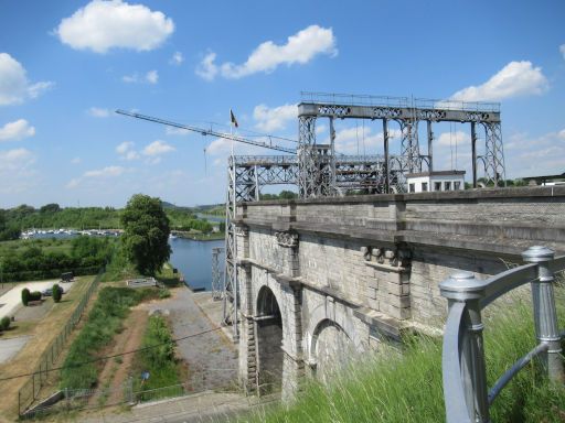 Schiffshebewerk 4, Canal du Centre, Thieu, Belgien, Blick zum kleinen Hafen
