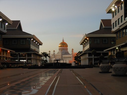 Bandar Seri Begawan, Brunei Darussalam, Kompleks Banguan Yayasan Sultan Haji Hassanal Bolkiah