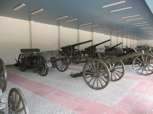 The National Museum of Military History, Sofia, Bulgarien, historische Kanonen