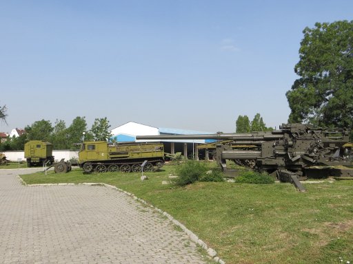 The National Museum of Military History, Sofia, Bulgarien, Geschütz und Fahrzeuge