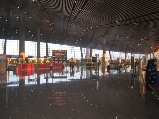 Beijing Capital International Airport Terminal 3, Peking, China, Ankunft Flugsteige