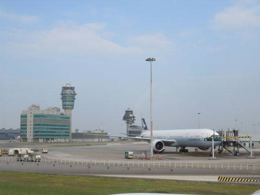 Hong Kong, China, Flughafen HKG Airport, Vorfeld mit Kontrolltürmen