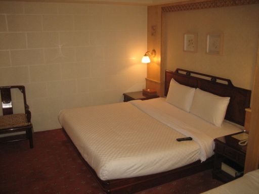 KDM Hotel, Taipei, Taiwan, China, Upgrade Zimmer mit Queensize Bett, einem Stuhl
