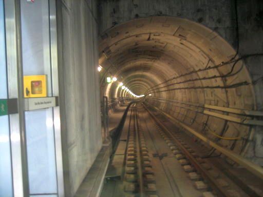 Kopenhagen, Dänemark, Copenhagen Metro, beleuchteter Tunnel