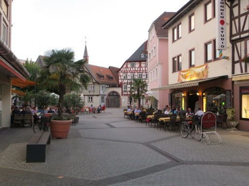 Bensheim, Deutschland, Fußgängerzone Hauptstraße beim Hospitalbrunnen