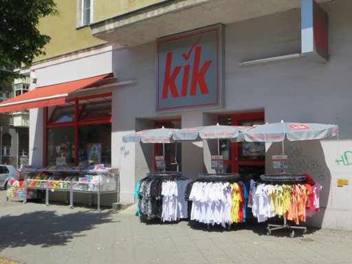 Billig Einkaufen, Berlin, Deutschland, kik Filiale in Siemensstadt Nonnendammallee 96