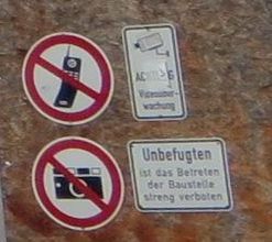 Berlin Deutschland, BND Bundesnachrichtendienst, Hinweis auf das Mobiltelefon und Fotografierverbot auf der Baustelle
