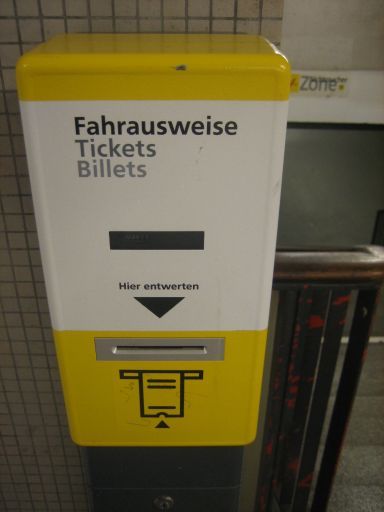 BVG, VBB, öffentlicher Nahverkehr Berlin, Deutschland, Fahrschein Entwerter