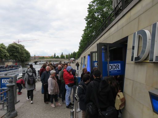 Berlin, Deutschland, DDR museum, Eingang am Spreeufer