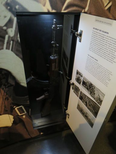 Berlin, Deutschland, DDR museum, Standardwaffe AK47