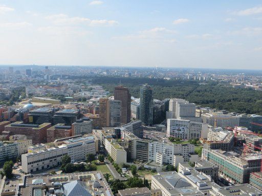 Berlin Hi–Flyer, Berlin, Deutschland, Ausblick von 150 Metern Höhe Richtung Potsdamer Platz