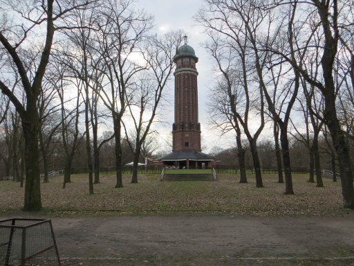 Berlin, Deutschland, Frühlingswetter, Wasserturm mit Café