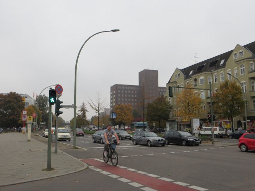 Berlin, Deutschland, Herbstwetter, Siemensdamm bei der U–Bahnstation Siemensdamm