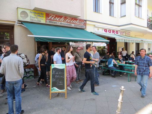 Berlin Deutschland, Karneval der Kulturen 2015, Kiosk mit 0,33 Liter Beck’s für 1,– €