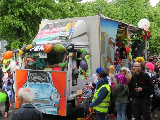 Berlin Deutschland, Karneval der Kulturen 2016, From the roots to the fruits – Defizit orientierte Skandalwirtschaft