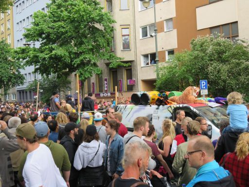 Berlin Deutschland, Karneval der Kulturen 2017, Ghetto Whispers im Grossstadt Dschungel