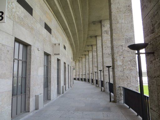 Olympiastadion, Berlin, Deutschland, Gänge zu den Tribünen