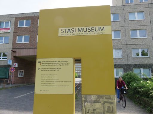 Berlin, Deutschland, STASIMUSEUM, Einfahrt zum Innenhof