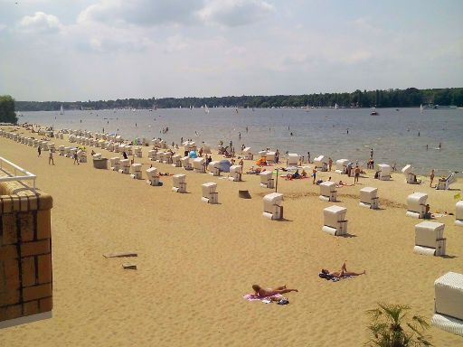 Berlin, Deutschland, Strandbad Wannsee, Strandkörbe am Strand