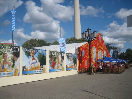 Berlin, Deutschland, Oktoberfest am roten Rathaus, 2009, Biergarten