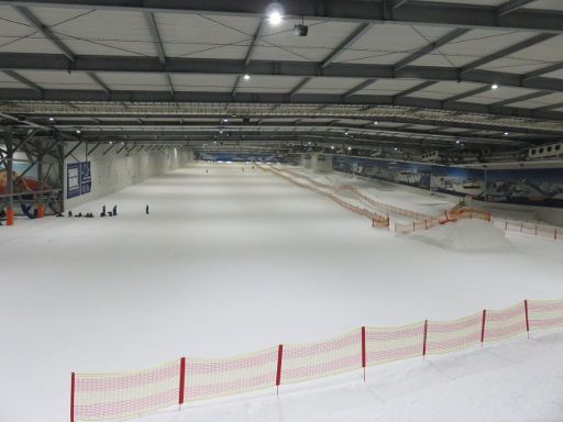 Snow Dome, Bispingen, Deutschland, Blick auf die Piste mit maximal 20 % Gefälle