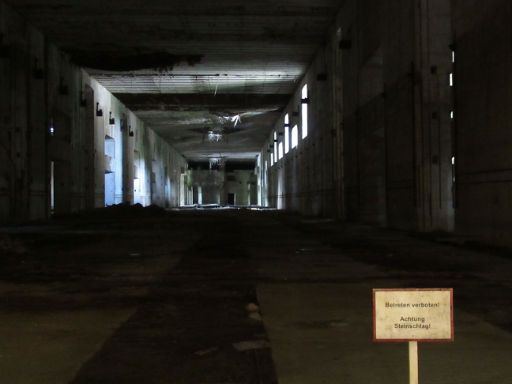 U-Boot Werft–Bunker Valentin, Bremen, Deutschland, Fertigungshalle mit teilweise zerstörter Decke