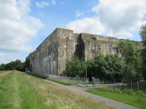 U-Boot Werft–Bunker Valentin, Bremen, Deutschland, Außenansicht an der Weser