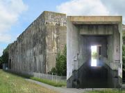 U-Boot Werft–Bunker Valentin, Bremen, Deutschland, Bunker an der Weser und Schleusentor