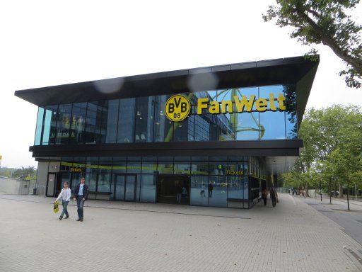 Signal Iduna Park Fußball Stadion, Dortmund, Deutschland, BVB 09 FanWelt Außenansicht