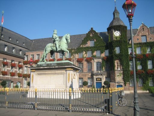 Düsseldorf, Deutschland, Rathaus und Marktplatz