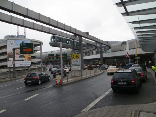 Düsseldorf, Deutschland, Flughafen DUS Airport, Außenbereich PKW Anreise