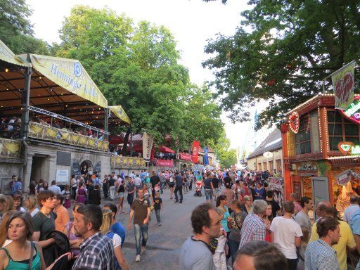 Erlangen, Deutschland, Bergkirchweih 2014, An den Kellern