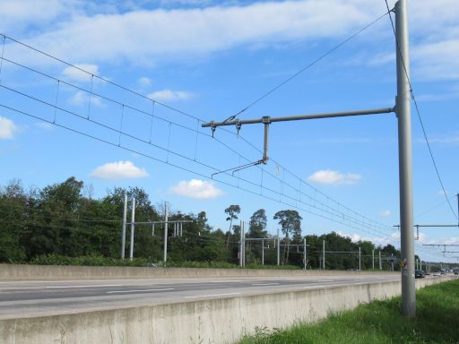 A-5 Teststrecke Hybrid Oberleitungs LKW, Frankfurt am Main, Deutschland, Fahrleitung beim Rastplatz Bornbruch