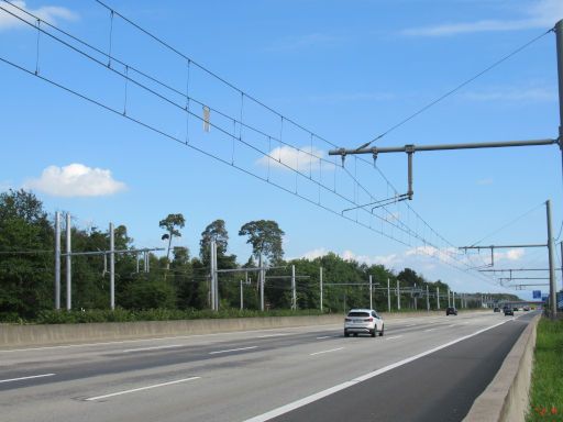 A-5 Teststrecke Hybrid Oberleitungs LKW, Frankfurt am Main, Deutschland, Blick Richtung Norden vom Rastplatz Bornbruch