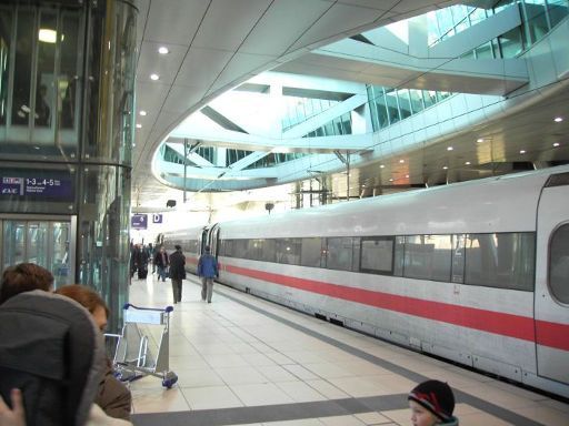 Frankfurt am Main, Deutschland, Flughafen FRA, Fernbahnhof