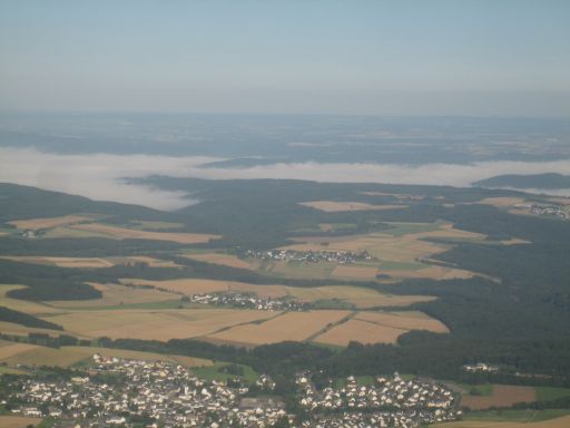 Hahn, Rheinland Pfalz, Deutschland, Anflug am Morgen